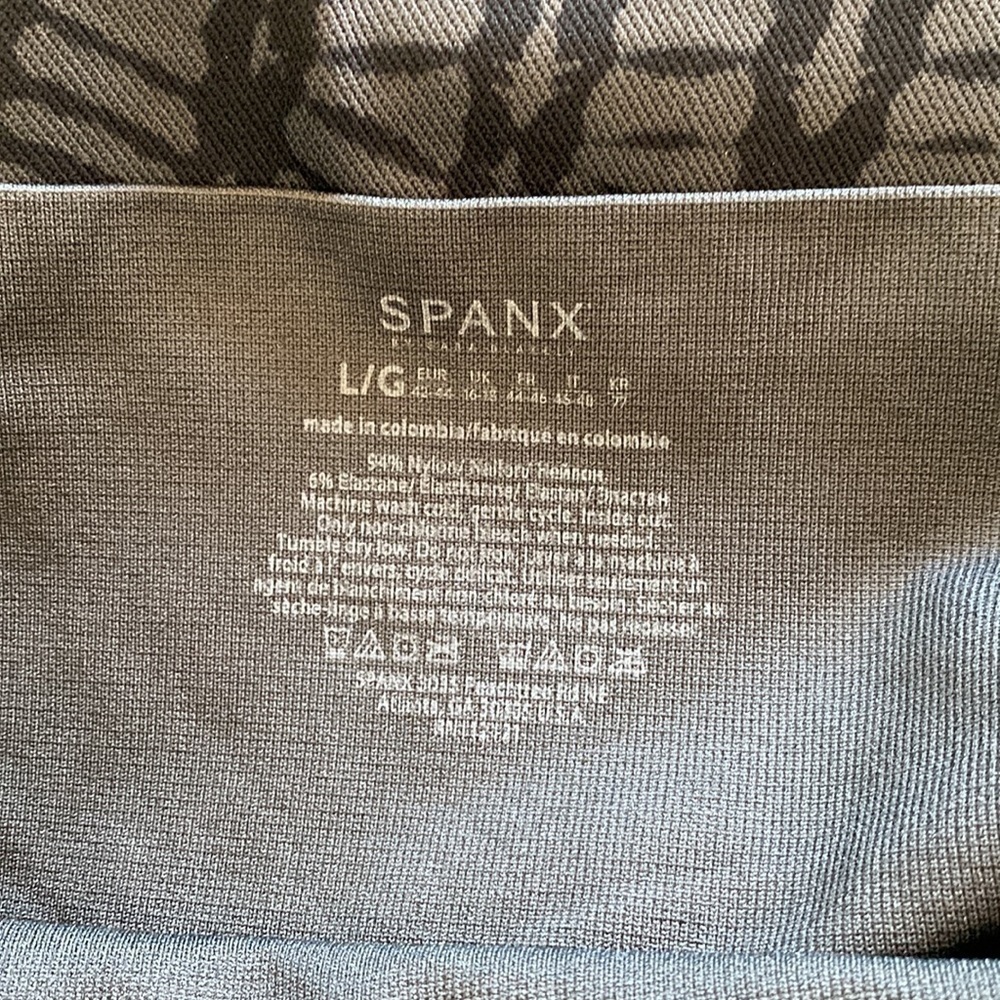 Spanx Look at me now compression leggings Sz large - Picture 4 of 4